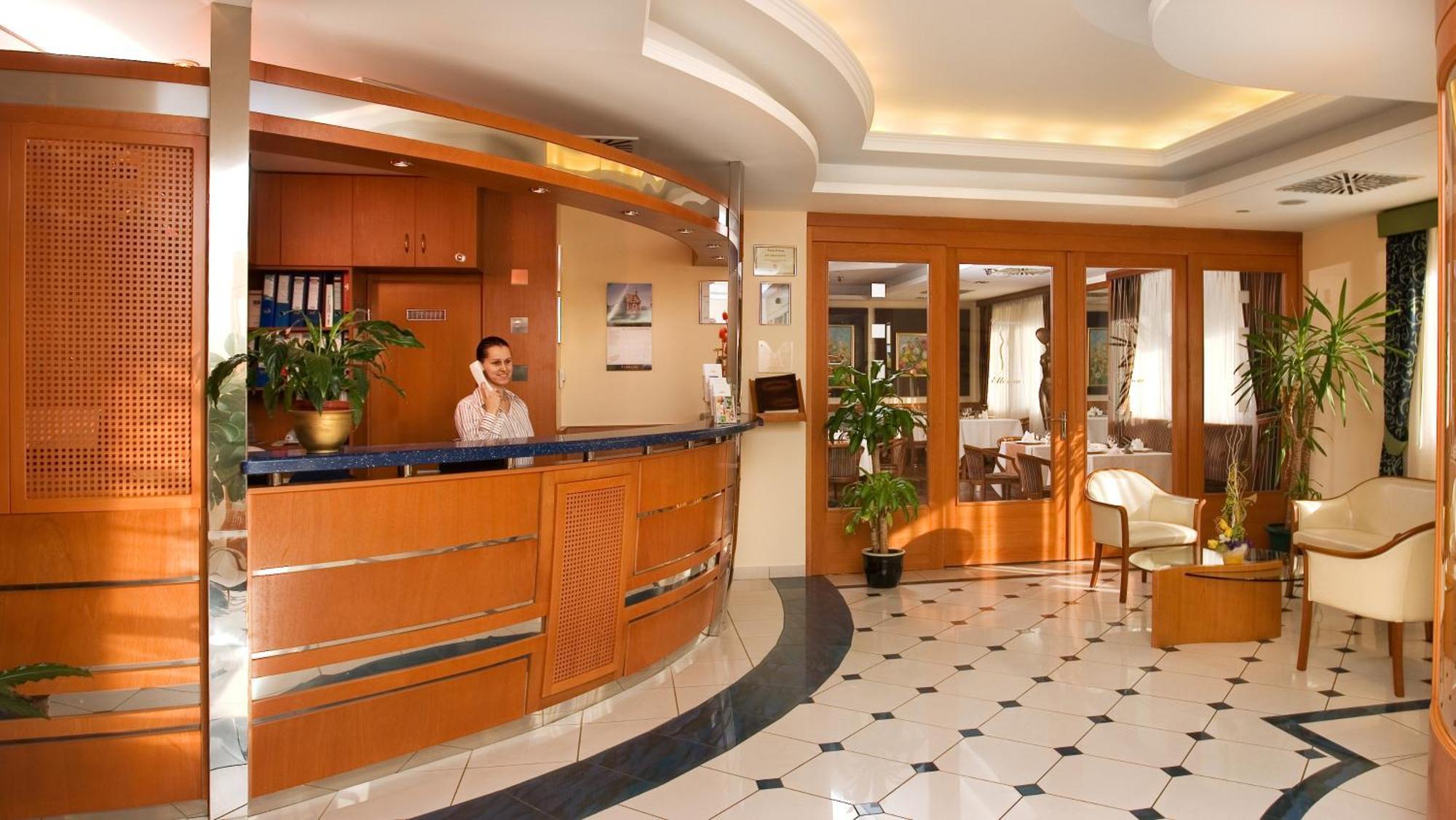 גיור Hotel Kalvaria Superior מראה חיצוני תמונה
