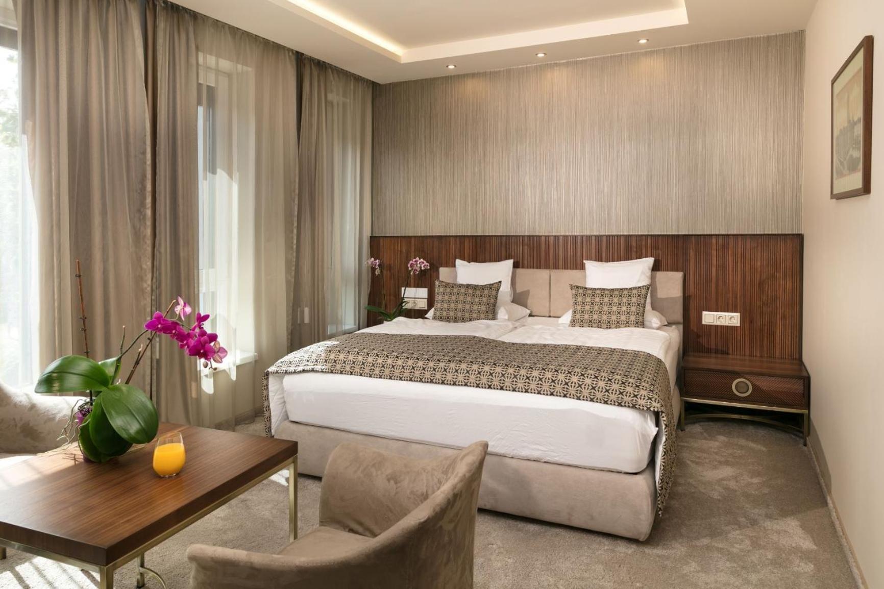 גיור Hotel Kalvaria Superior מראה חיצוני תמונה