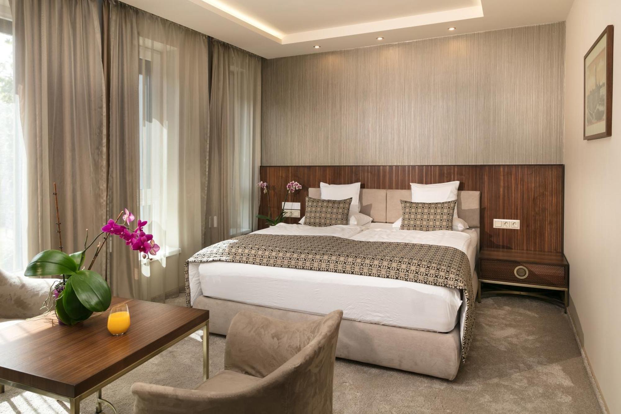 גיור Hotel Kalvaria Superior מראה חיצוני תמונה