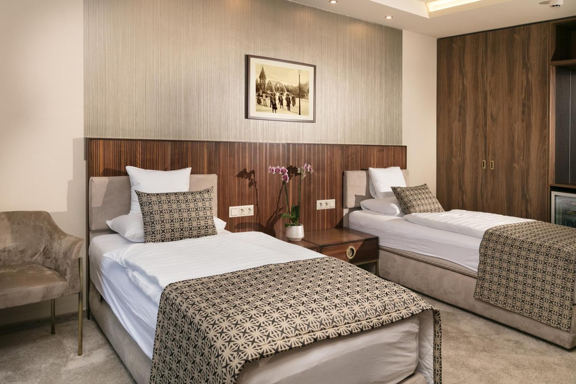 גיור Hotel Kalvaria Superior מראה חיצוני תמונה
