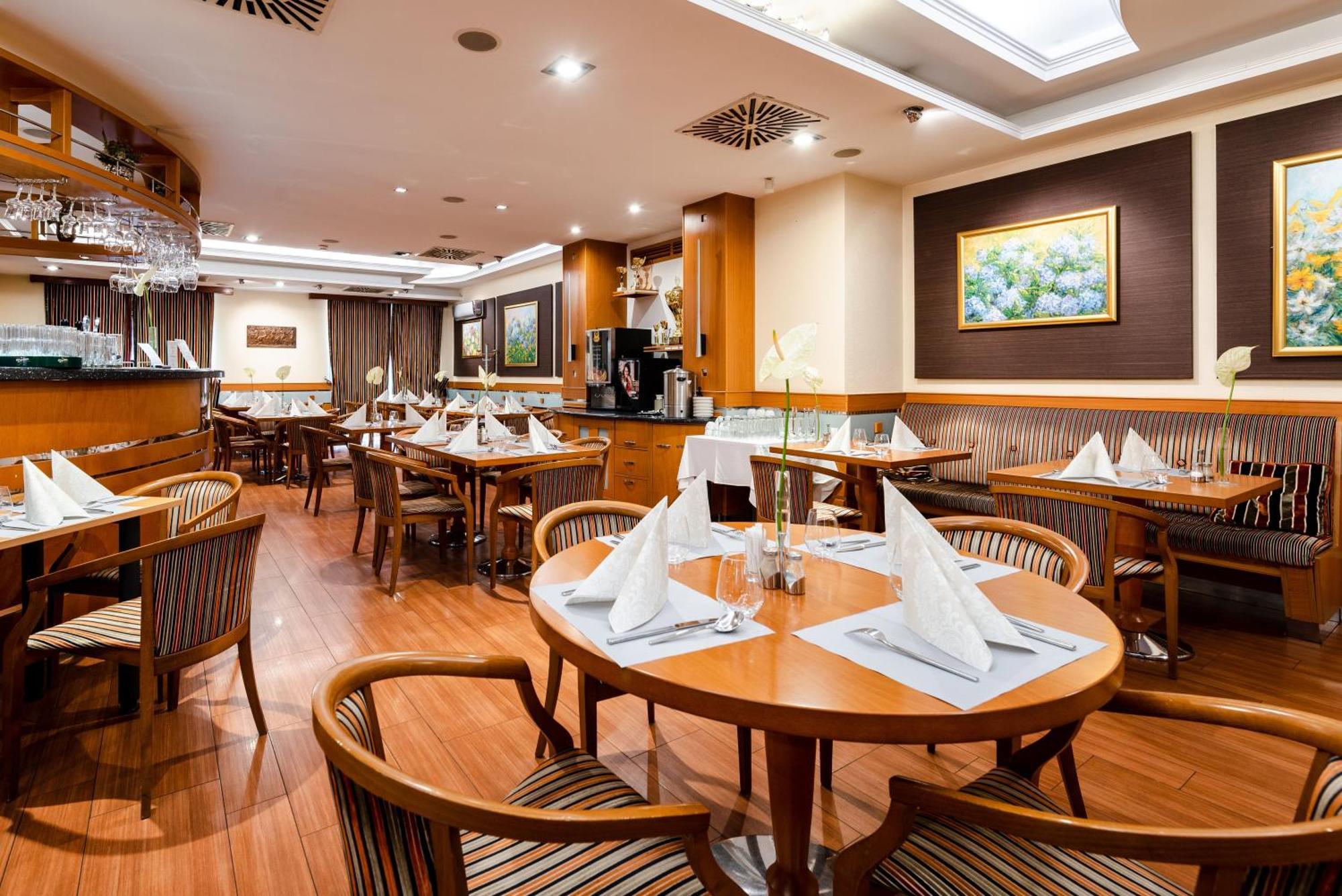 גיור Hotel Kalvaria Superior מראה חיצוני תמונה