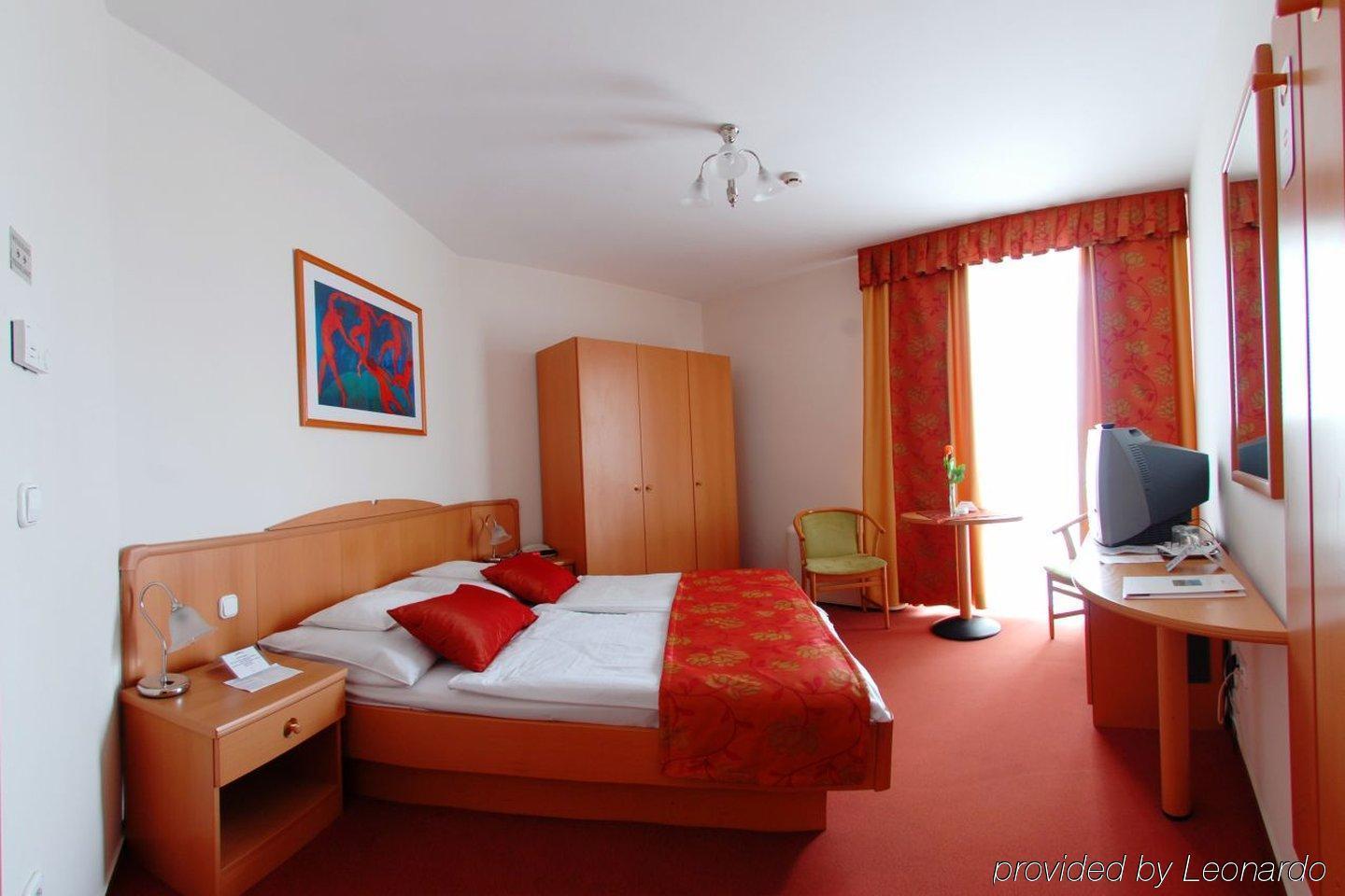 גיור Hotel Kalvaria Superior חדר תמונה