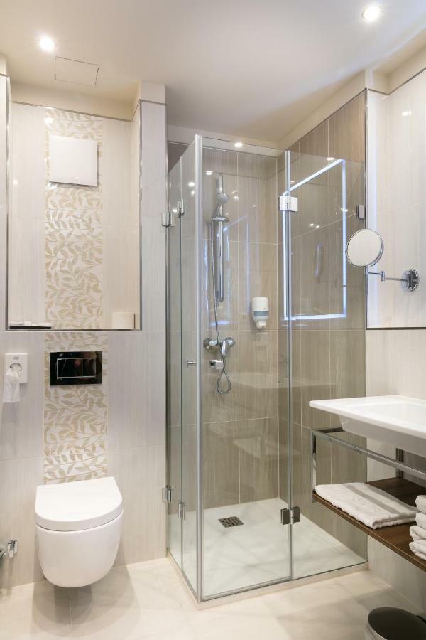 גיור Hotel Kalvaria Superior מראה חיצוני תמונה