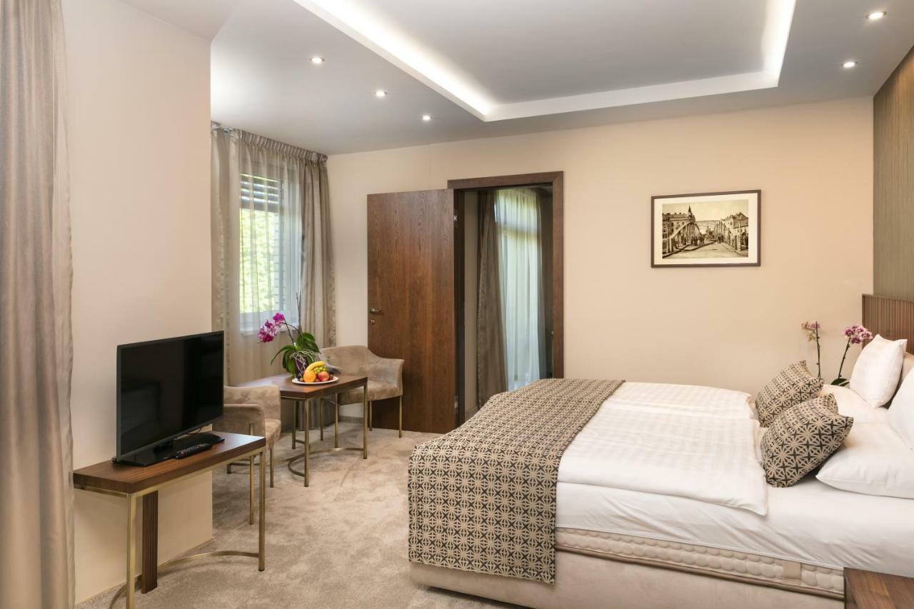 גיור Hotel Kalvaria Superior מראה חיצוני תמונה