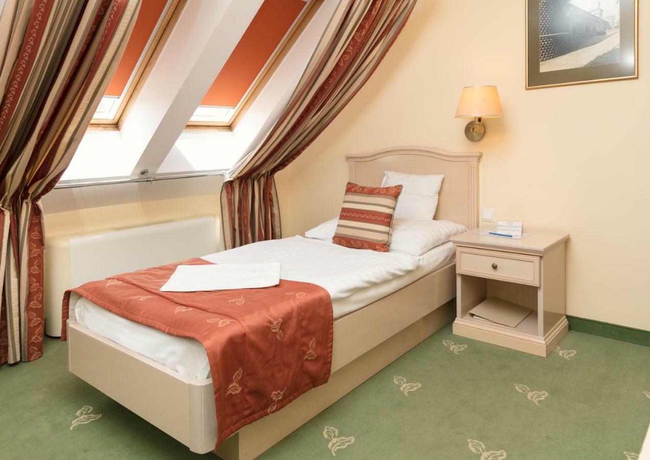 גיור Hotel Kalvaria Superior מראה חיצוני תמונה