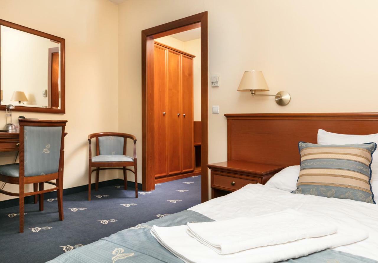 גיור Hotel Kalvaria Superior מראה חיצוני תמונה