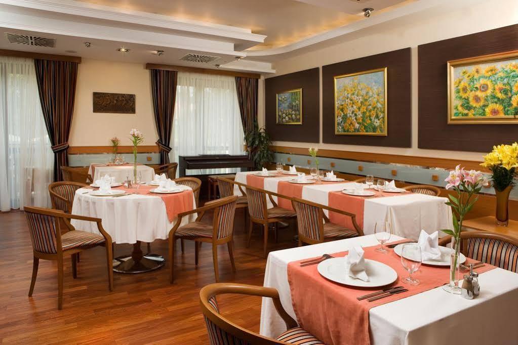 גיור Hotel Kalvaria Superior מראה חיצוני תמונה